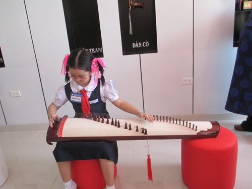 Bói vân tay 'mò' tương lai cho trẻ